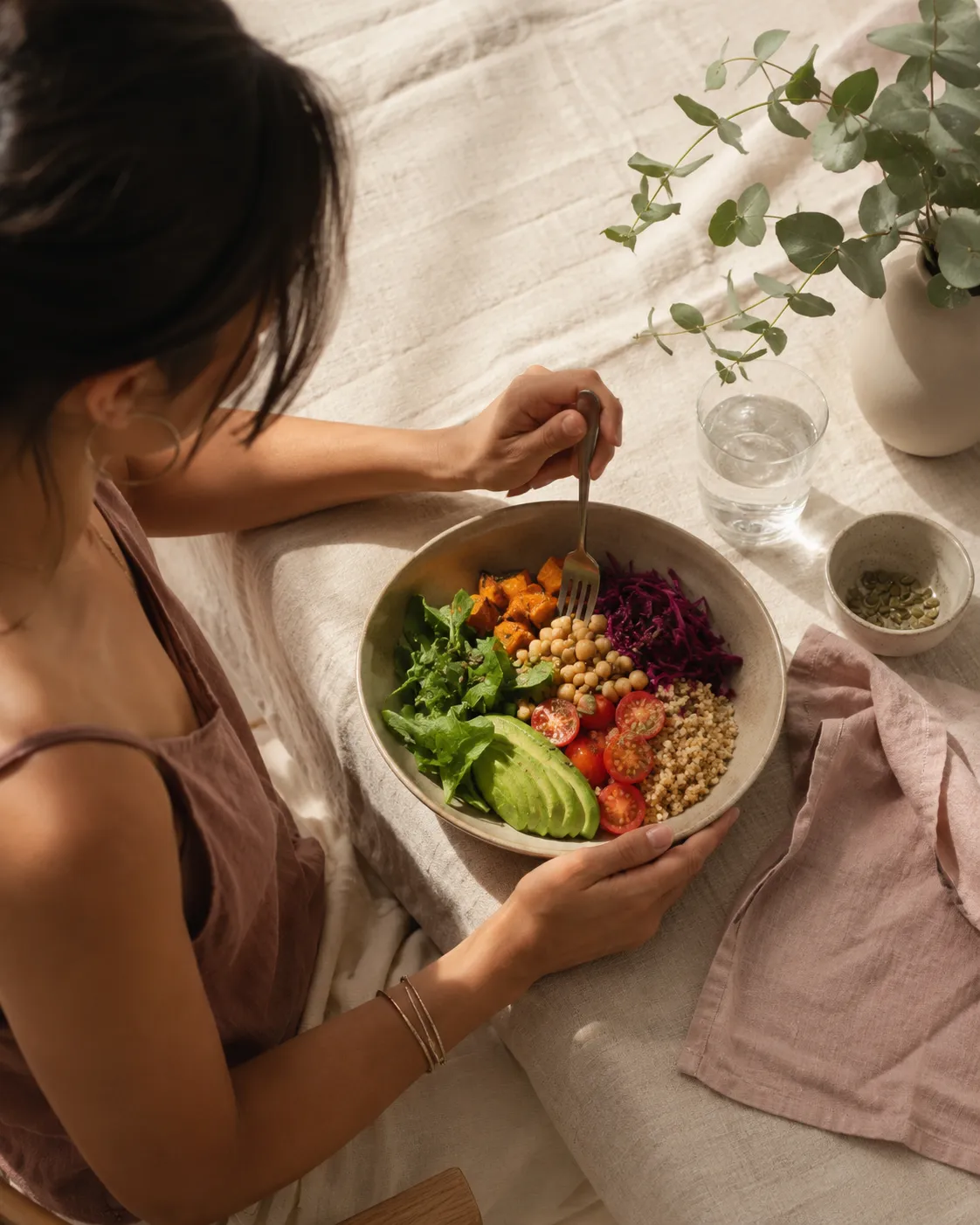 Alimentación consciente: qué es y cómo empezar a comer con presencia